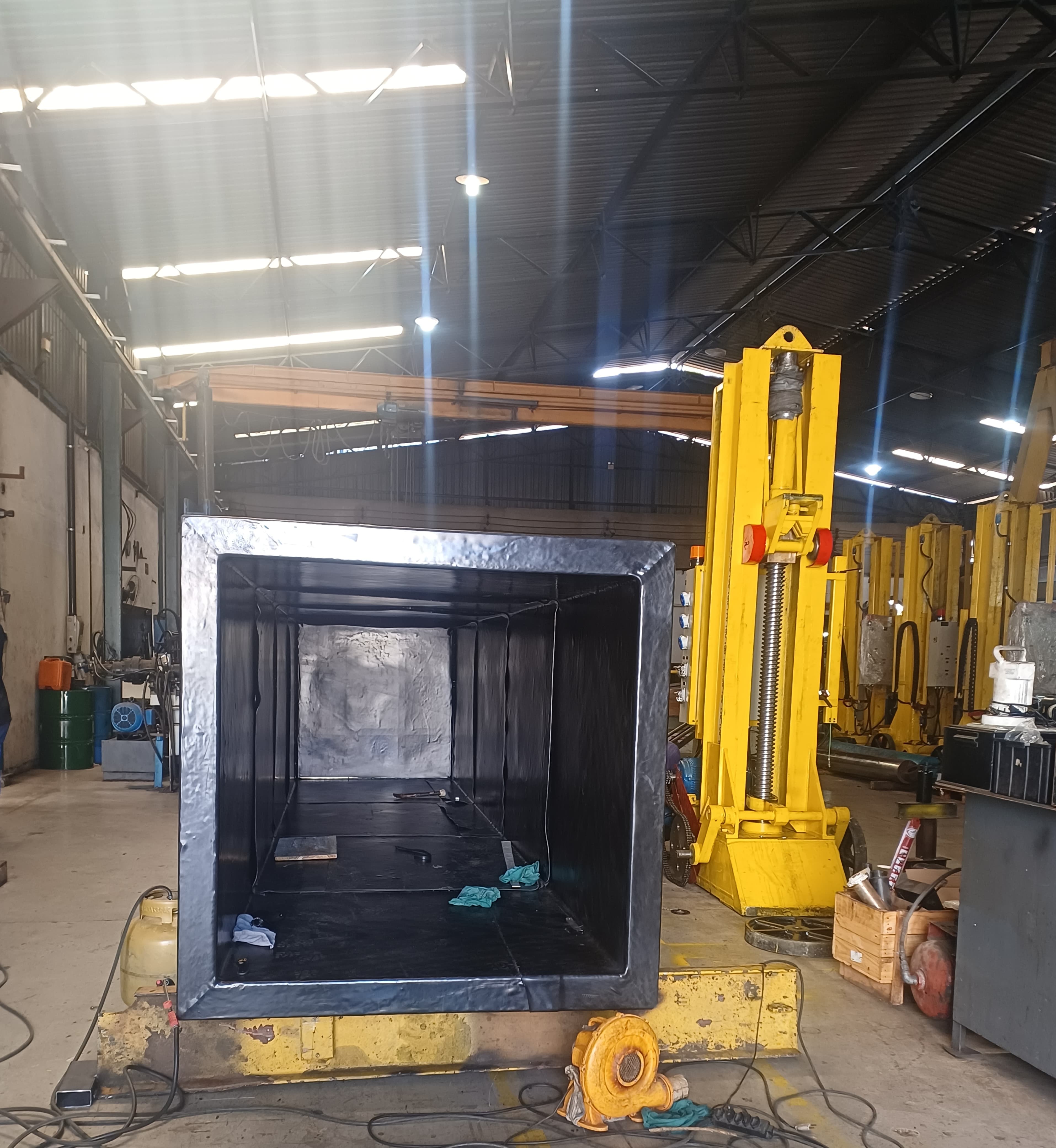 Revestimento em tanque de cromo com lençol de PVC